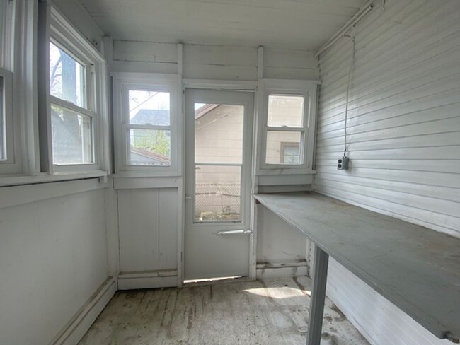 Building Photo - 551-553 E CASSILLY