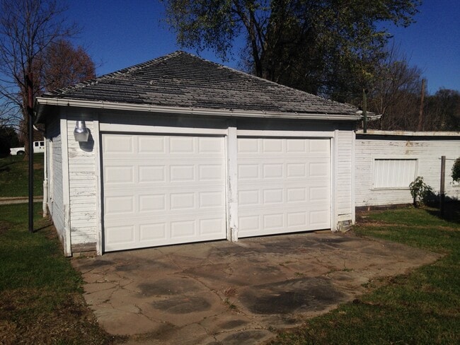 Building Photo - Spacious home on Colegate Drive