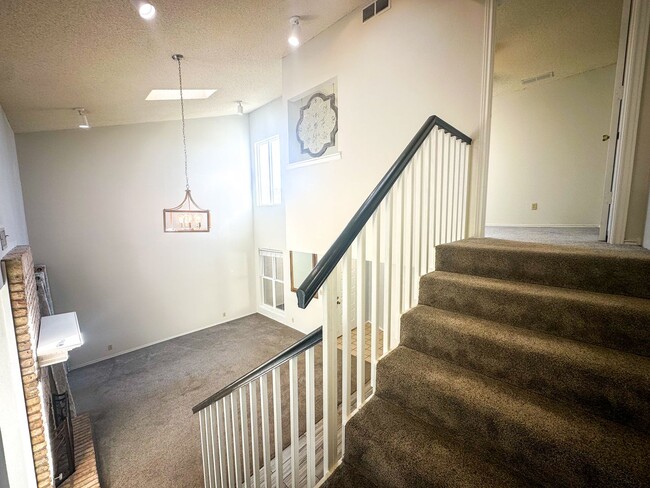 Building Photo - Adorable Townhome near Shadow Hills!