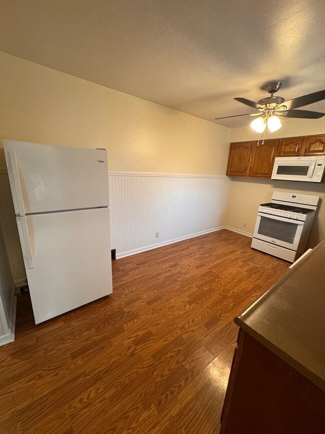 Building Photo - 343 Hayes Ave