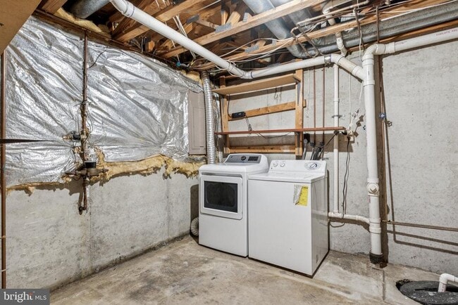 Building Photo - 15537 N Oak Ct
