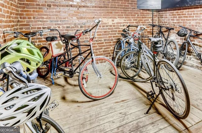 Building Photo - 1116 Piedmont Ave NE