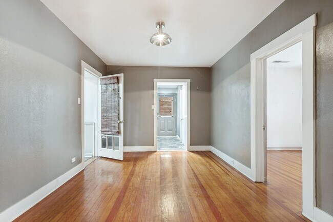 Building Photo - BEAUTIFUL 4-BEDROOM HOME IN ALAMO HEIGHTS