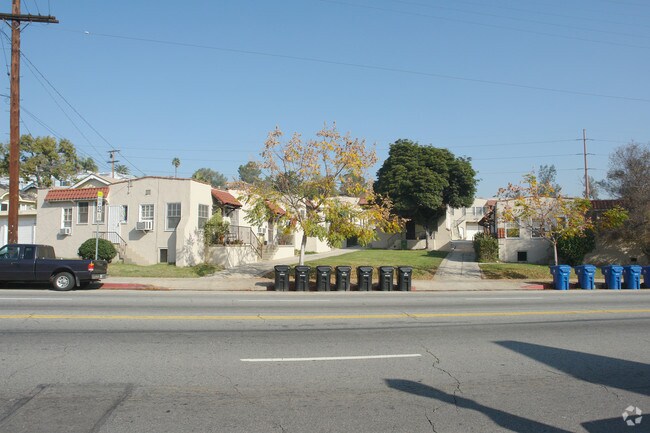 Building Photo - 2809-2821 Rowena Ave
