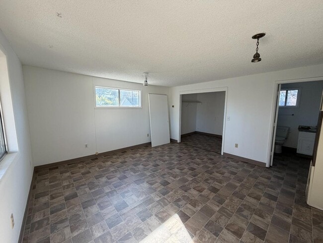 Building Photo - 3282 Bursell Rd