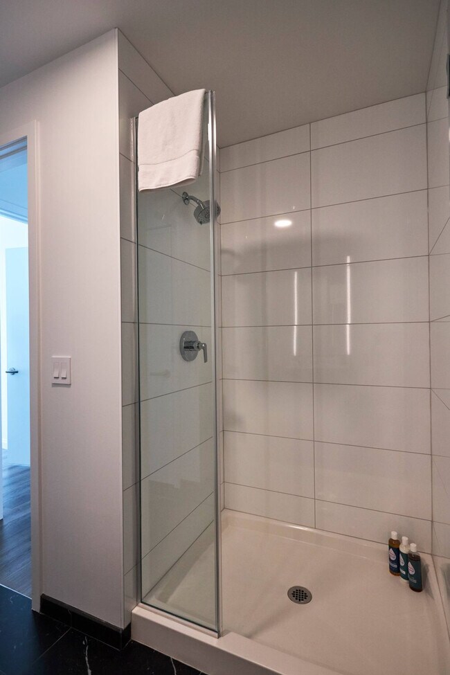 Building Photo - 1006 S Michigan Ave