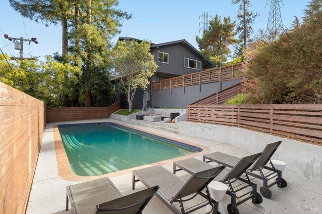 Building Photo - 48 Junipero Serra Ave