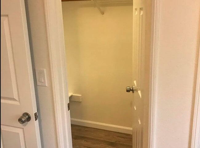 Building Photo - 1122 N Columbus Ave