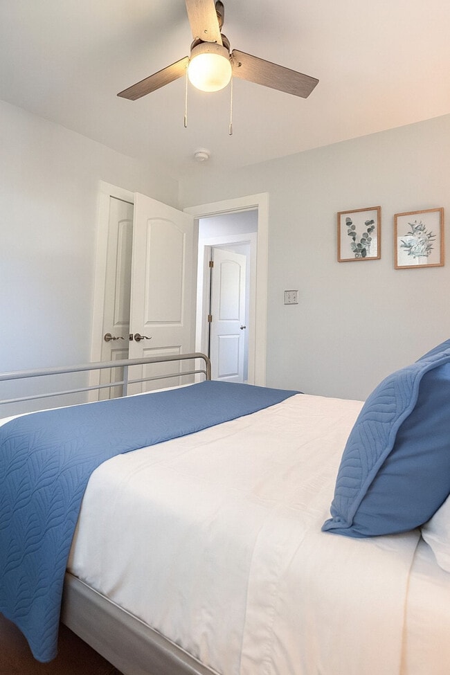 Building Photo - 445 Short Hills Dr