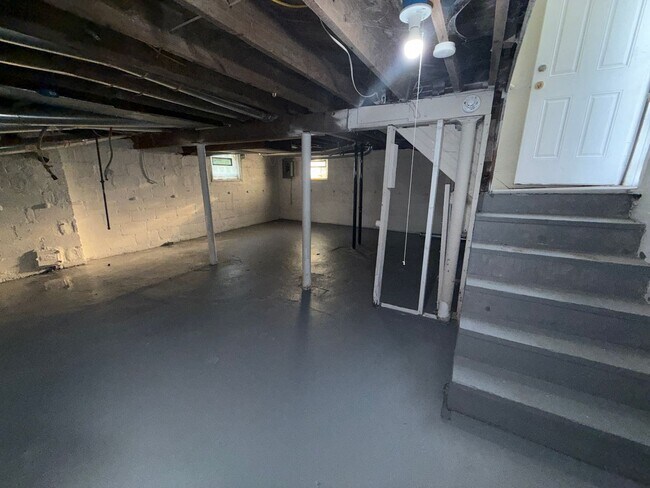 Building Photo - Open House Schedule Mon 9.8.25 @ 12:00pm, ...