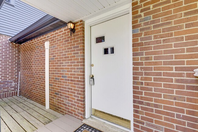 Building Photo - 305 Connell St