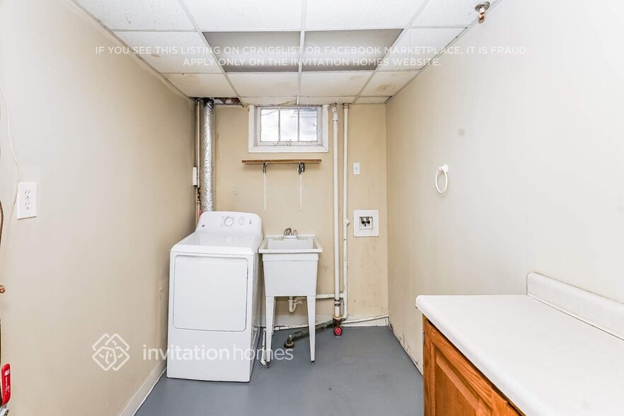 Building Photo - 5753 27th Ave S