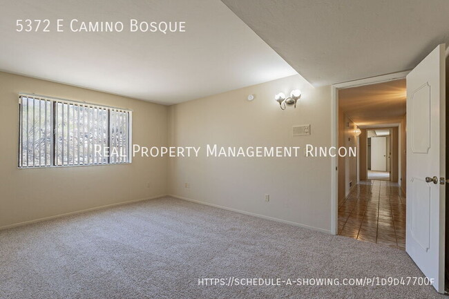 Building Photo - Location! Quintessential Tucson Classic is...