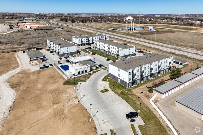 Building Photo - The Parker CLO