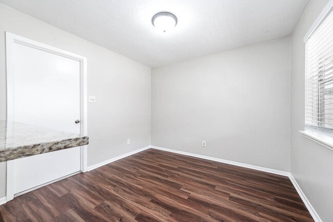 Building Photo - 1922 Arcadia Dr