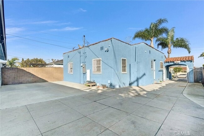 Building Photo - 9807 S Denker Ave