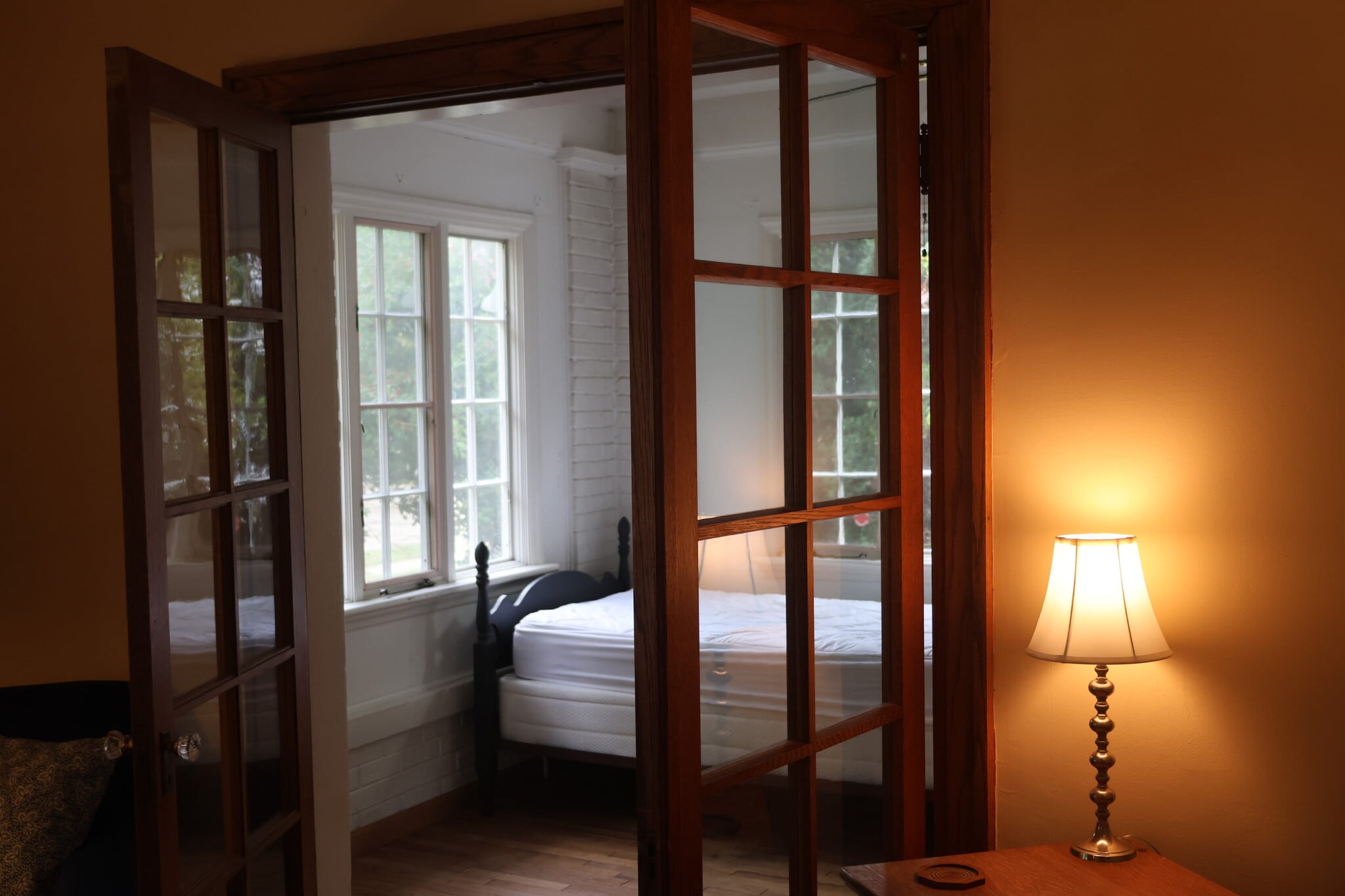 Sunroom / bedroom - 711 W Ohio St