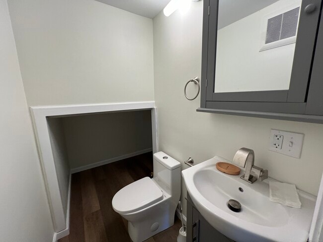 Building Photo - 46 Morgan St