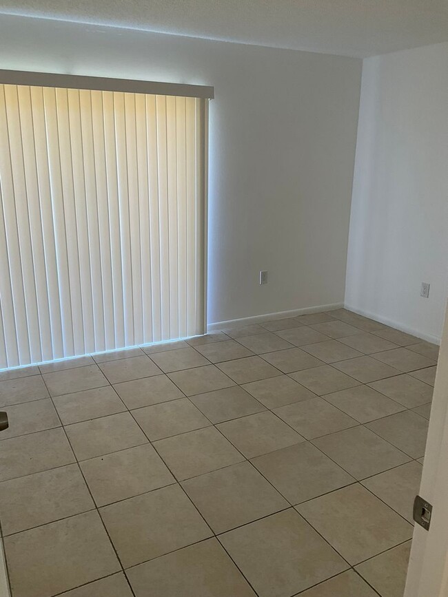 Building Photo - Vero Beach 2 Bedroom 1 Bath