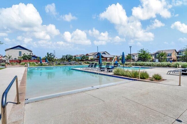 Building Photo - 627 W Flintlock Way