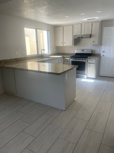 Building Photo - 11921 Bryant St