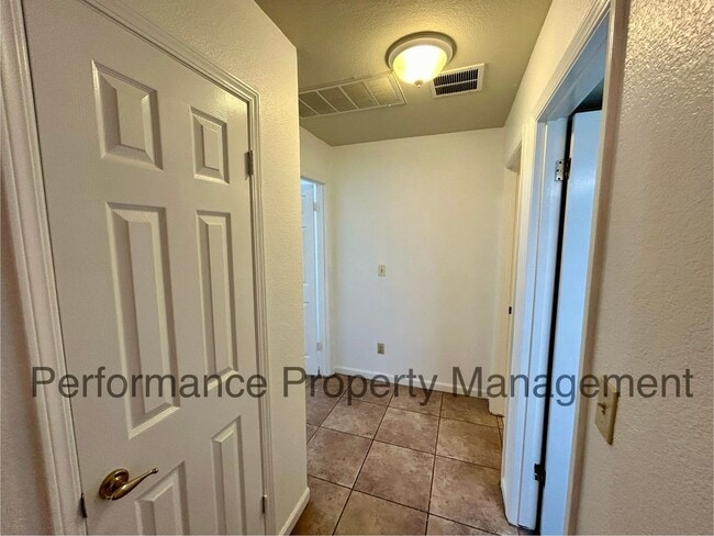 Building Photo - Stunning 4 Bed/3 Bath Home in The Oaks w/ Pool, Solar & $0 Deposit Option