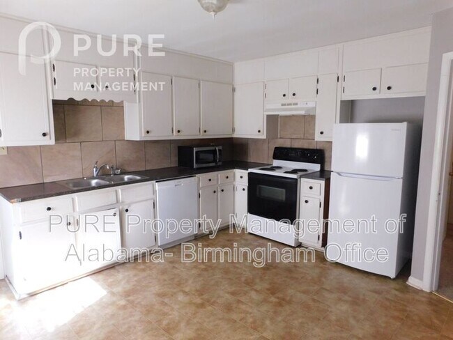 Building Photo - 117 NE 22nd Ave