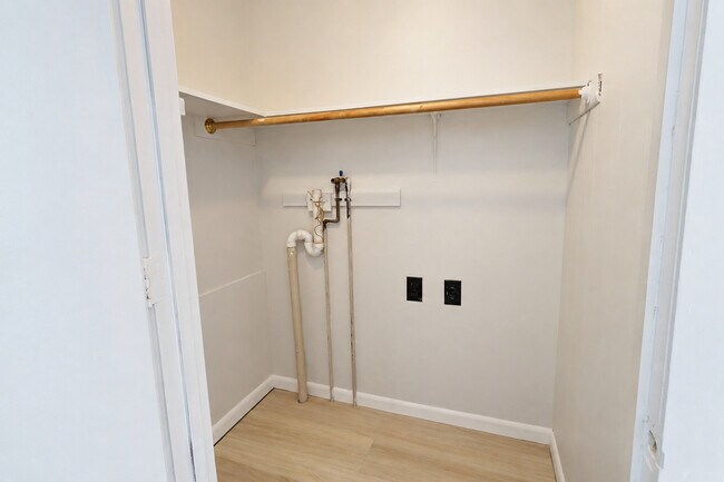 Building Photo - Powder Branch