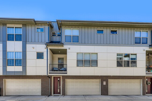 Building Photo - 5372 Allison St