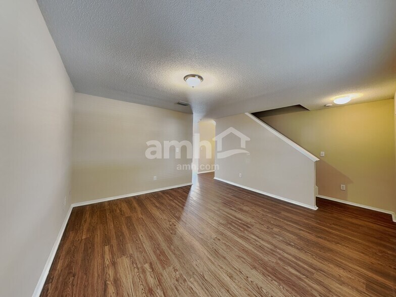 Building Photo - 2050 Harcourt Pl