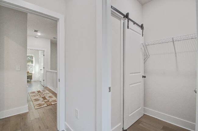 Building Photo - 5739 Murray Dr