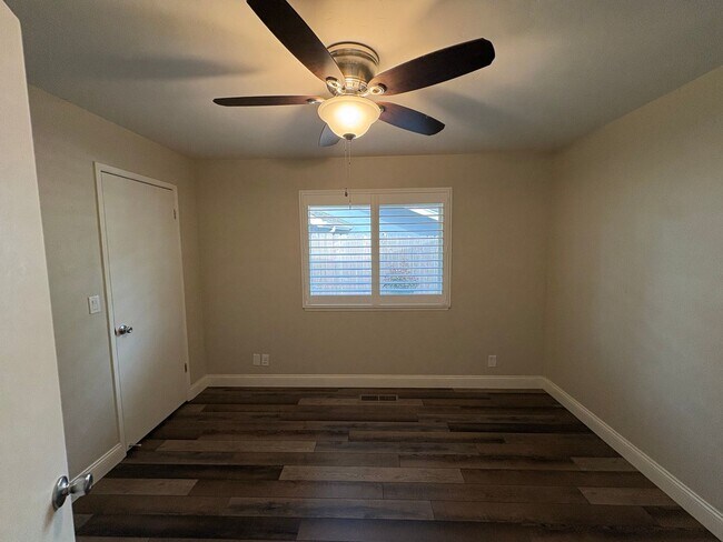 Building Photo - NW Visalia Home Near Country Club Available Now! *Private Showing Only*