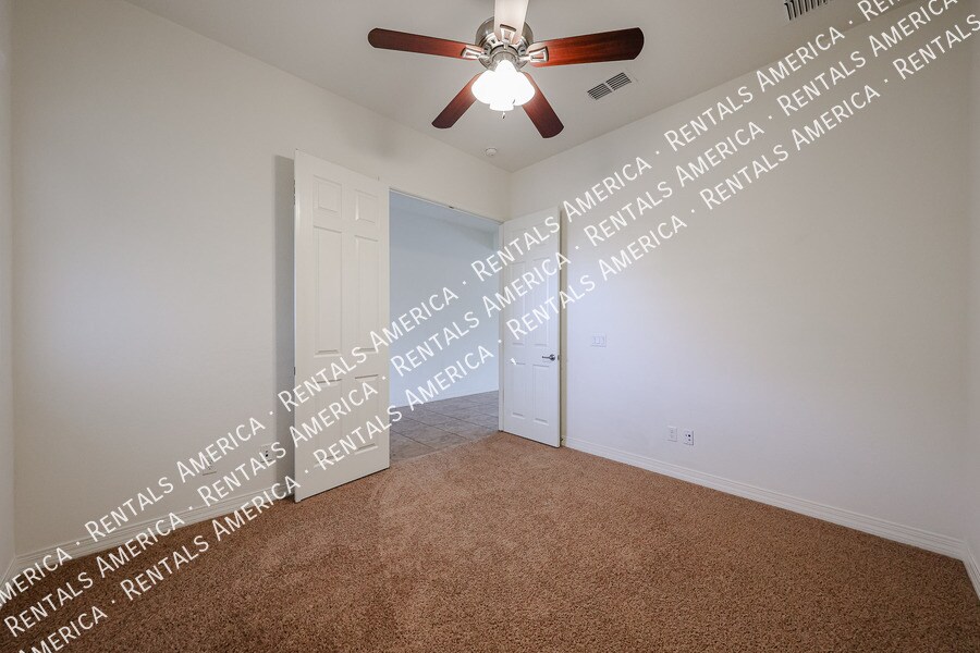 Building Photo - 1133 E Buckingham Ave