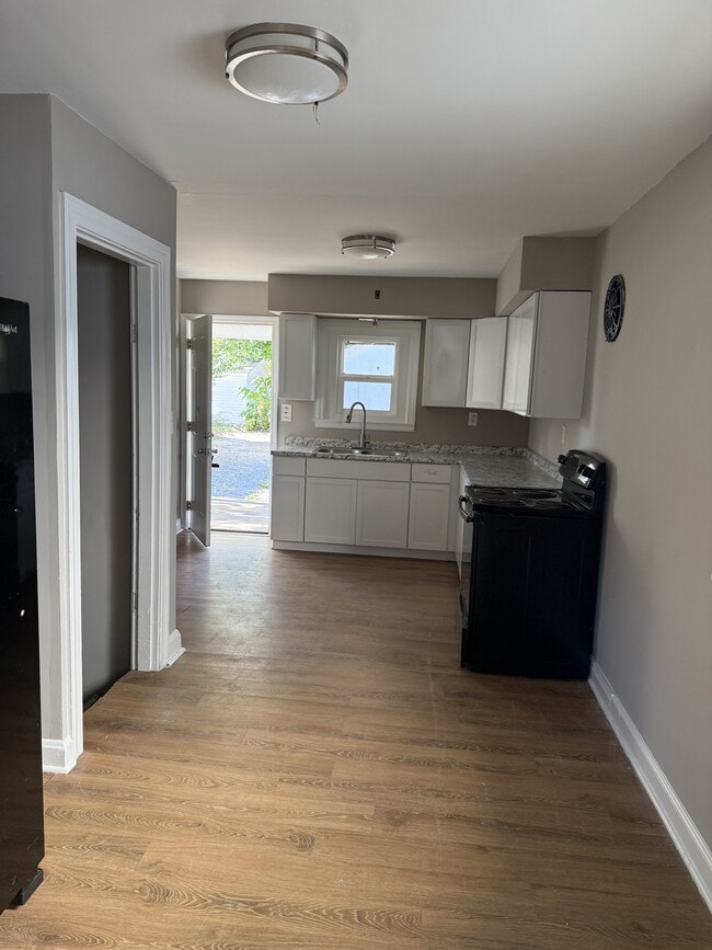 Building Photo - 1223 Campbell Ave