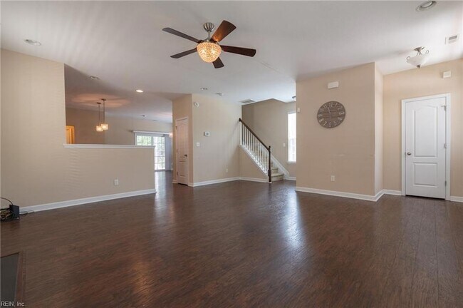 Building Photo - 302 Milton Ct