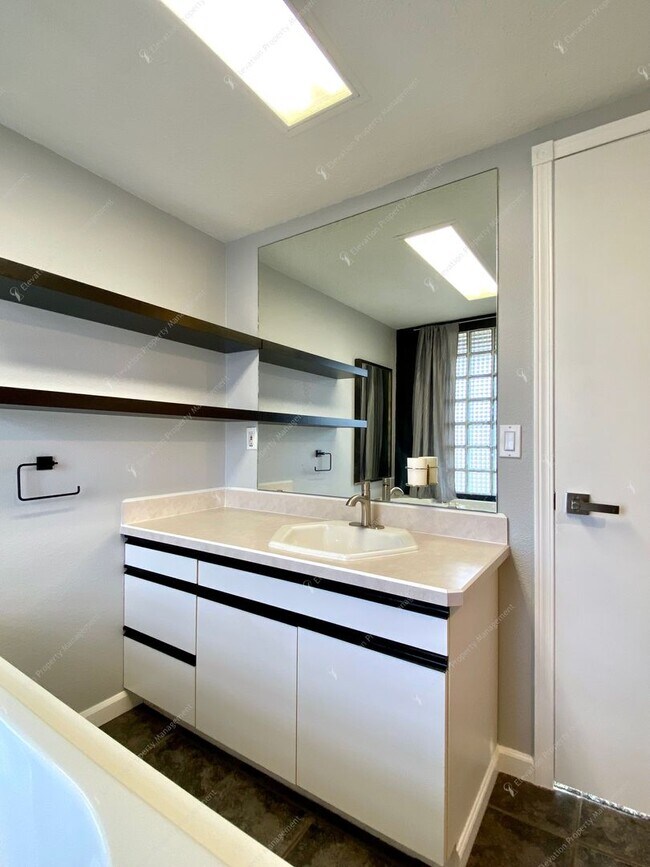 Building Photo - Mid-Century Modern Courtyard Gem in the Old Farm District