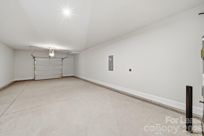 Building Photo - 424 Old Town Vlg Rd
