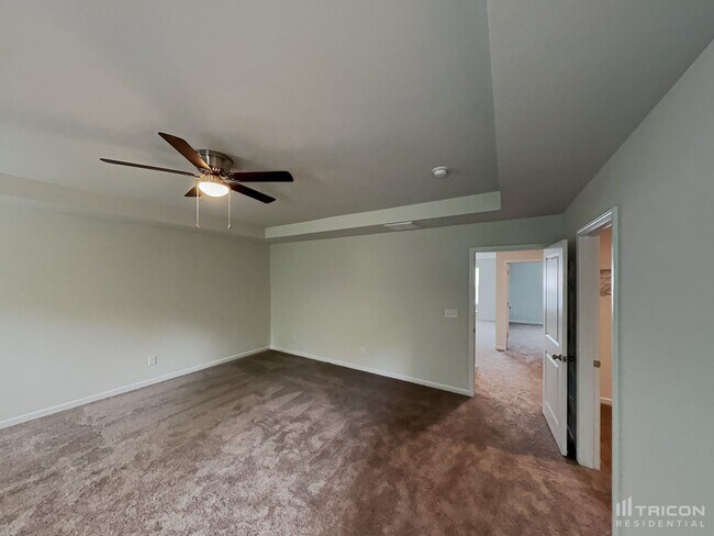 Building Photo - 3765 Streamside Dr