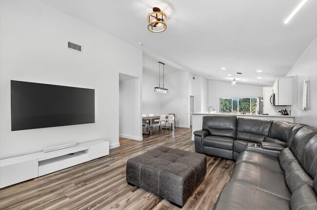 Building Photo - 1891 Oak Berry Cir