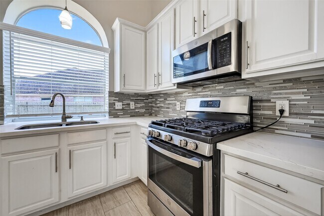 Building Photo - 17711 Shelby Oaks Cir