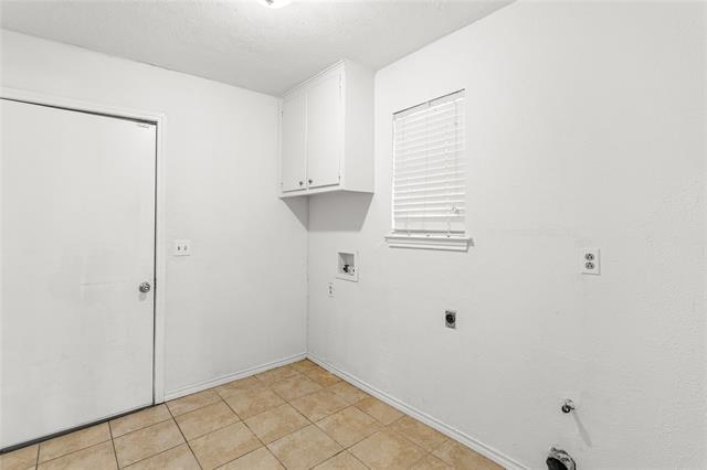 Building Photo - 2421 Maple Leaf Dr