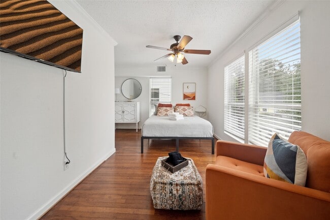 Building Photo - 1105 Tulane St