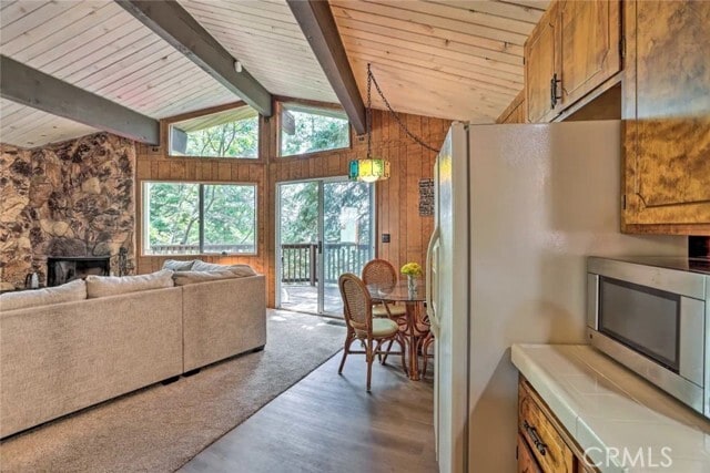 Building Photo - 607 E Victoria Ct