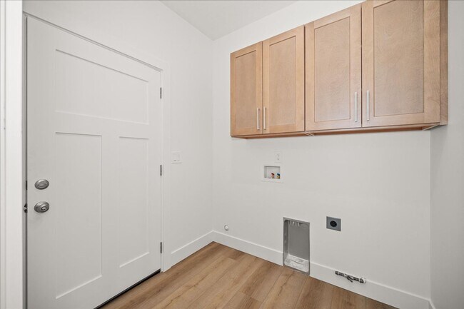 Building Photo - $3,375 - 4 Bed / 3 Bath Stunning Brand New...