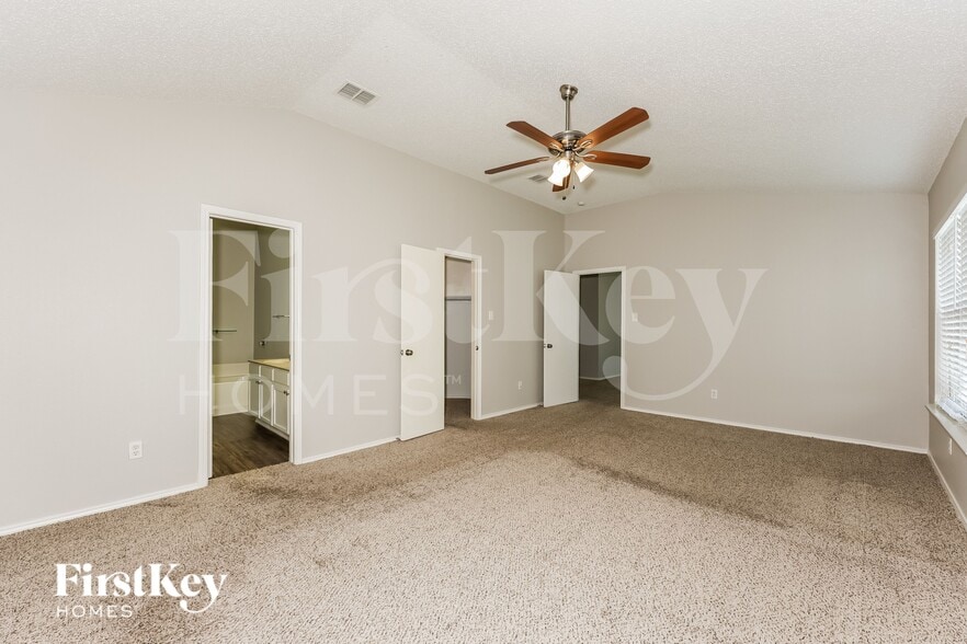 Building Photo - 7425 Snow Ridge Dr