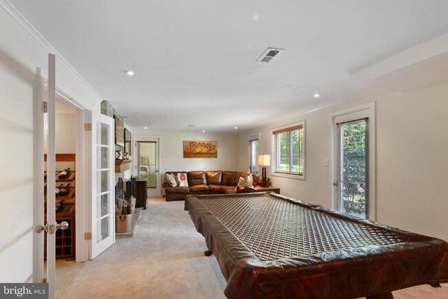 Building Photo - 1404 Middlebury Dr