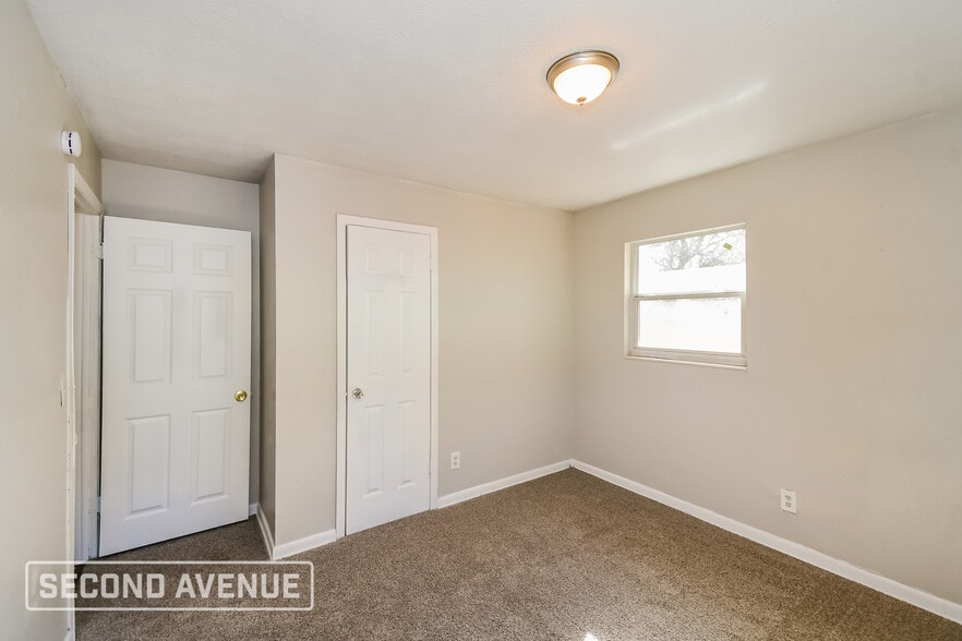 Building Photo - 6536 Manhattan Dr