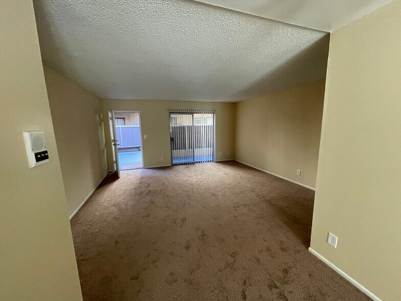 Building Photo - 15037 Victory Blvd