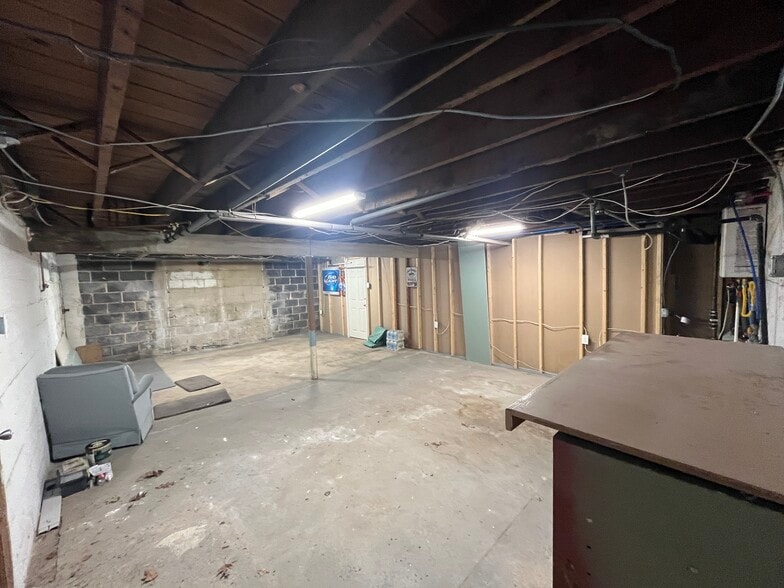 Building Photo - 1417 W High St