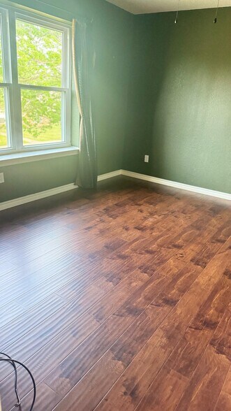 Building Photo - 7011 Cottonwood Cir